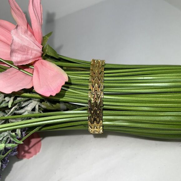 Wide Gold Tone Tennis Bracelet With Zigzag Design 7.5” Long 1/2” Wide Money - Picture 1 of 6